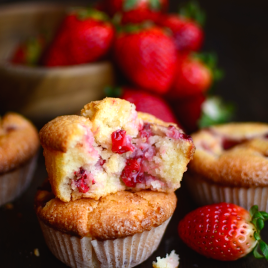 Yogurt muffin with strawberry