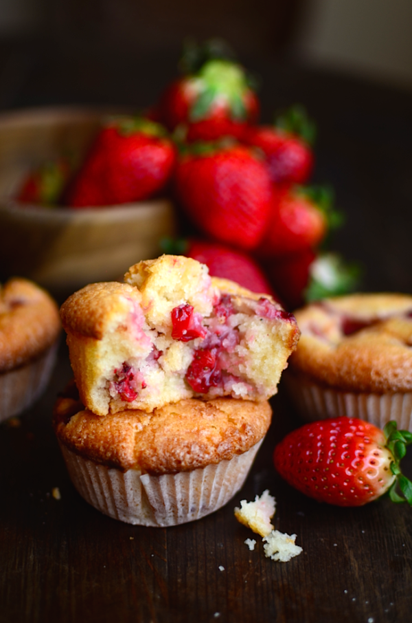 Yogurt muffin with strawberry